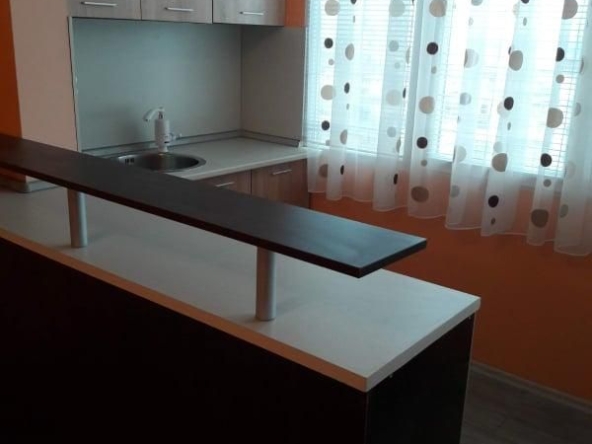 Дава се под наем Тристаен апартамент в Бургас, Меден рудник - зона Г - 80 кв.м за 357 € - Снимка #1