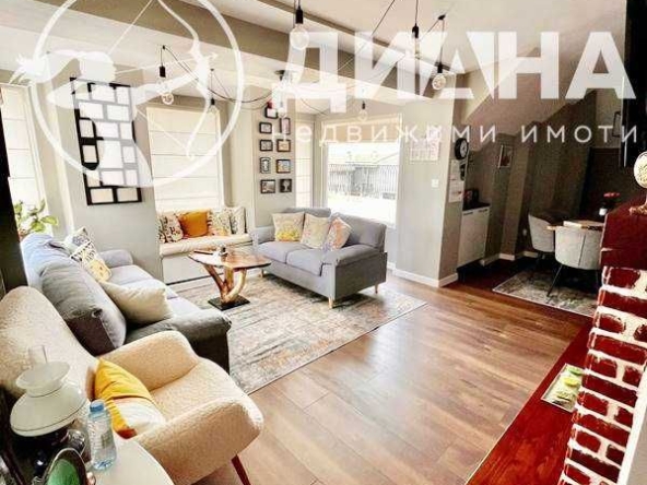 Тристаен апартамент в Пловдив, Кючук Париж - 195 кв.м за 1257 €/кв.м - Снимка #1