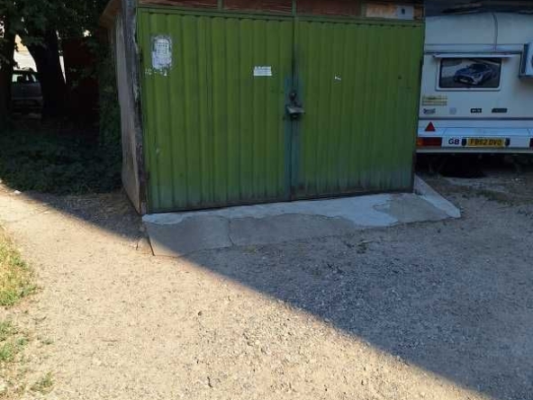 Гараж / Паркомясто в Казанлък - 18 кв.м за 43 €/кв.м - Снимка #1