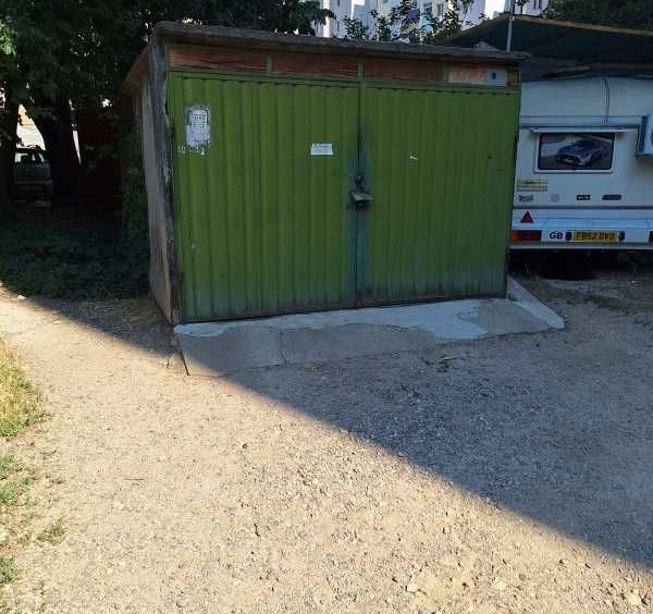 Гараж / Паркомясто в Казанлък - 18 кв.м за 43 €/кв.м - Снимка #1