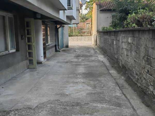 Дава се под наем Гараж / Паркомясто в Ямбол, Боровец - 70 кв.м за 30.09 € - Снимка #1