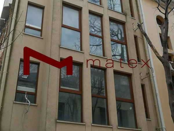 Хотел в Варна, Център - 600 кв.м за 744 €/кв.м - Снимка #1