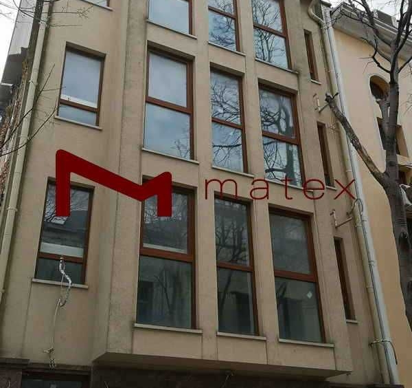 Хотел в Варна, Център - 600 кв.м за 744 €/кв.м - Снимка #1