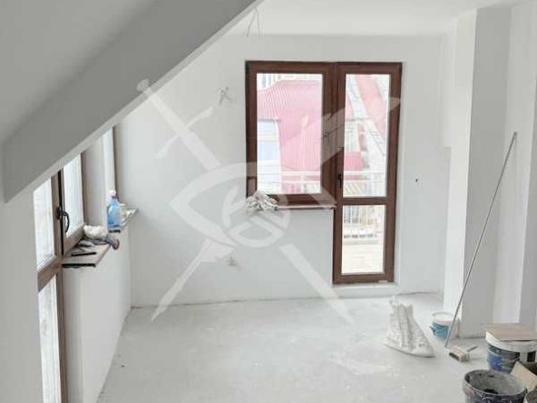 Тристаен апартамент в Бургас, Център - 80 кв.м за 1275 €/кв.м - Снимка #1