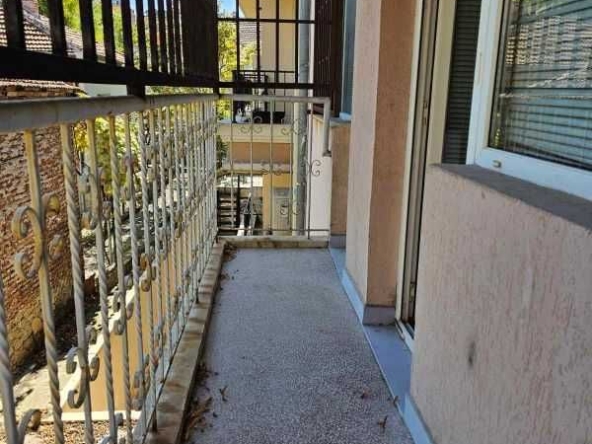 Дава се под наем Двустаен апартамент в Пловдив, Център - 56 кв.м за 255 € - Снимка #1