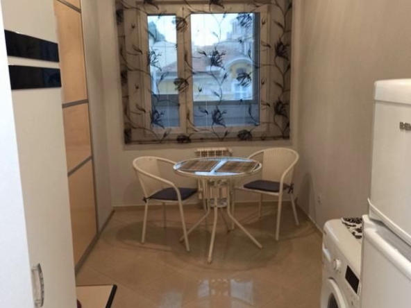 Дава се под наем Двустаен апартамент в София, Център - 56 кв.м за 560 € - Снимка #1