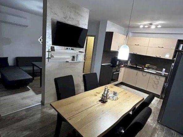Тристаен апартамент в Шумен, 2-ри корпус - 98 кв.м за 1633 €/кв.м - Снимка #1