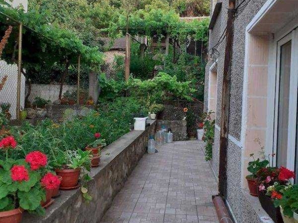 Етаж от къща в Шумен, Пожарната - 106 кв.м за 1925 €/кв.м - Снимка #1