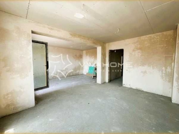 Мезонет в Варна, Виница - 240 кв.м за 1073 €/кв.м - Снимка #1