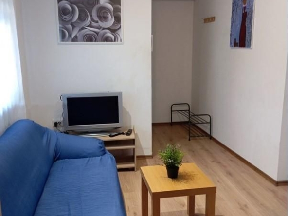 Дава се под наем Тристаен апартамент в София, Център - 60 кв.м за 899 € - Снимка #1