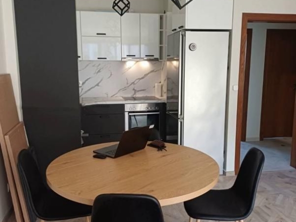 Дава се под наем Тристаен апартамент в София, Витоша - 100 кв.м за 800 € - Снимка #1