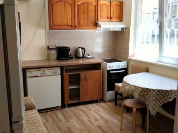 Дава се под наем Двустаен апартамент в Бургас, Център - 50 кв.м за 306 € - Снимка #1