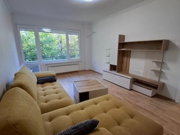 Дава се под наем Тристаен апартамент в София, Изток - 90 кв.м за 950 € - Снимка #1