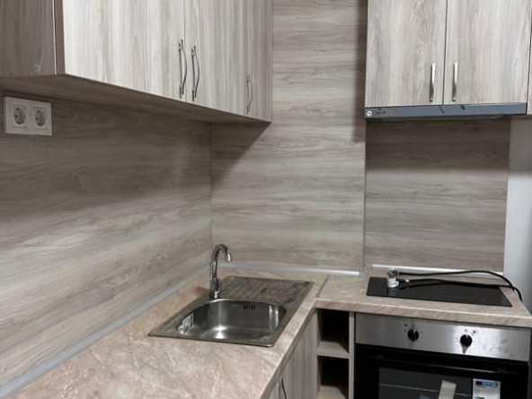 Дава се под наем Тристаен апартамент в София, Център - 87 кв.м за 700 € - Снимка #1