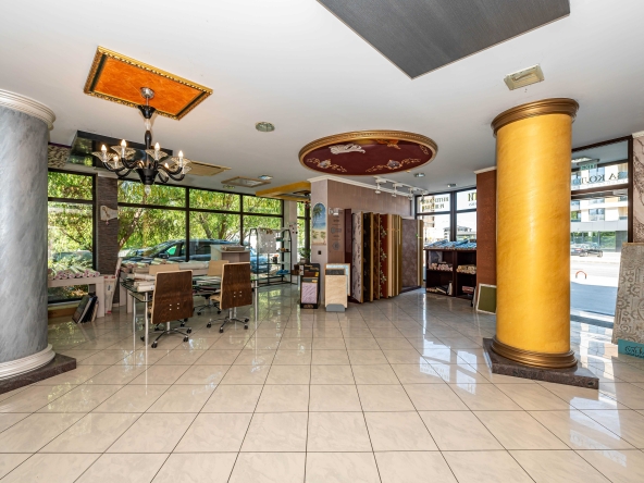 Магазин в Пловдив, Гагарин - 320 кв.м за 1370 €/кв.м - Снимка #1