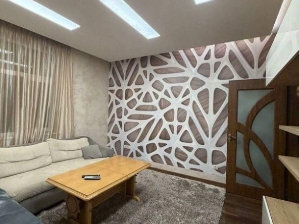Дава се под наем Тристаен апартамент в София, Център - 92 кв.м за 996.03 € - Снимка #1