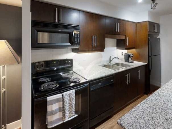 Дава се под наем Тристаен апартамент в Пловдив, Старият град - 82 кв.м за 382.5 € - Снимка #1