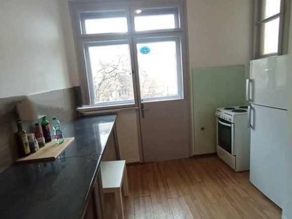 Дава се под наем Тристаен апартамент в София, Център - 100 кв.м за 599 € - Снимка #1