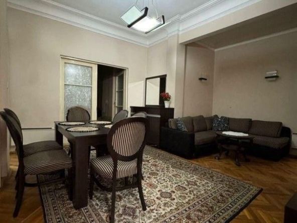 Дава се под наем Четиристаен апартамент в София, Център - 105 кв.м за 999 € - Снимка #1