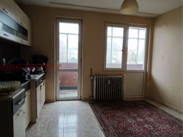 Четиристаен апартамент в Русе, Възраждане - 90 кв.м за 2000 €/кв.м - Снимка #1