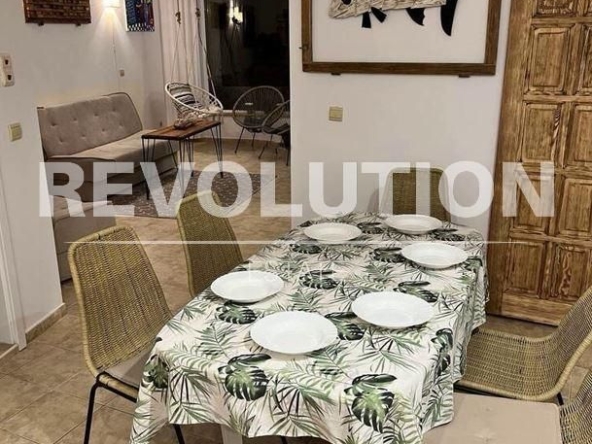 Дава се под наем Тристаен апартамент в к.к. Златни пясъци - 97 кв.м за 500 € - Снимка #1