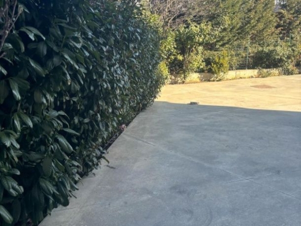 Дава се под наем Гараж / Паркомясто в Благоевград, Освобождение - 10 кв.м за 11969.19 € - Снимка #1