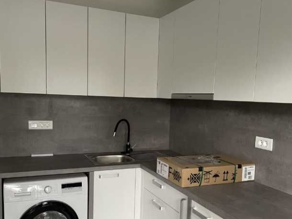 Дава се под наем Едностаен апартамент в Пловдив, Остромила - 36 кв.м за 204 € - Снимка #1