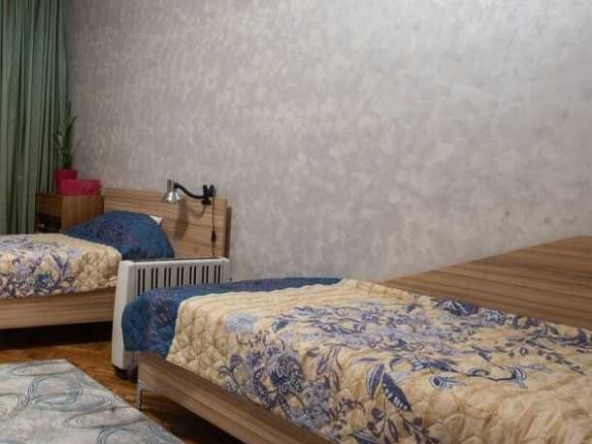 Дава се под наем Тристаен апартамент в Пловдив, Център - 77 кв.м за 229.5 € - Снимка #1