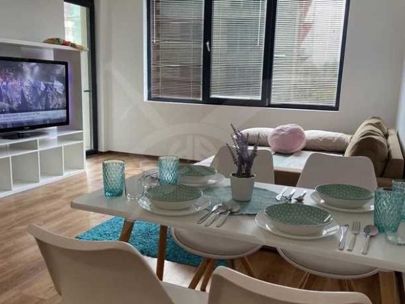 Дава се под наем Двустаен апартамент в к.к. Св.Св. Константин и Елена - 60 кв.м за 578.34 € - Снимка #1