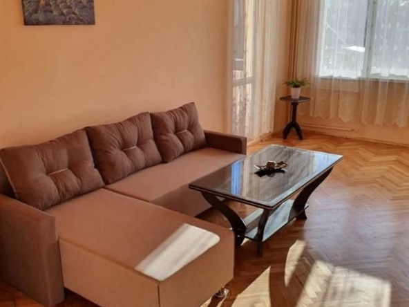 Дава се под наем Тристаен апартамент в София, Медицинска академия - 118 кв.м за 749 € - Снимка #1