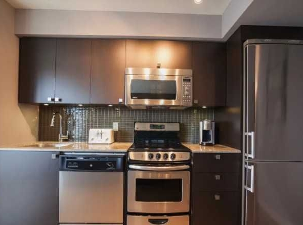 Дава се под наем Двустаен апартамент в Пловдив, Остромила - 65 кв.м за 270.3 € - Снимка #1