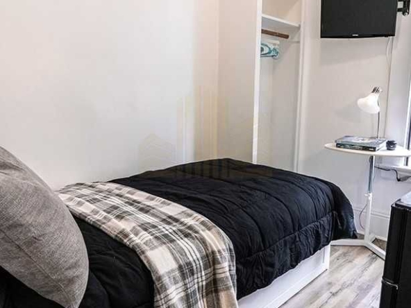 Дава се под наем Едностаен апартамент в Пловдив, Кършияка - 30 кв.м за 199.41 € - Снимка #1