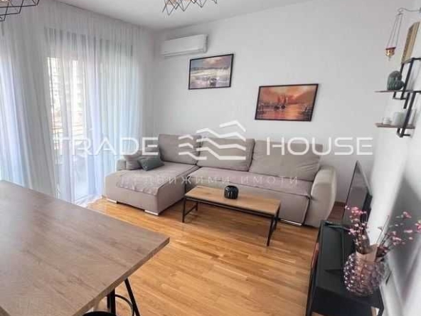 Дава се под наем Тристаен апартамент в Пловдив, Младежки Хълм - 92 кв.м за 480 € - Снимка #1