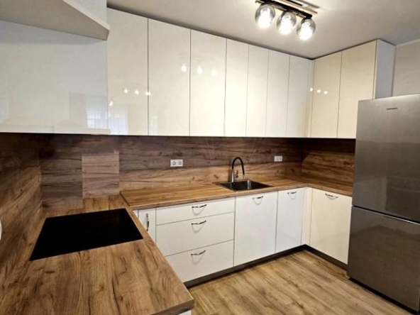 Дава се под наем Тристаен апартамент в Пловдив, Остромила - 79 кв.м за 550 € - Снимка #1