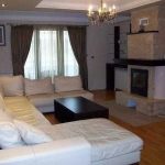 Дава се под наем Тристаен апартамент в Бургас, Възраждане - 90 кв.м за 255 € - Снимка #1