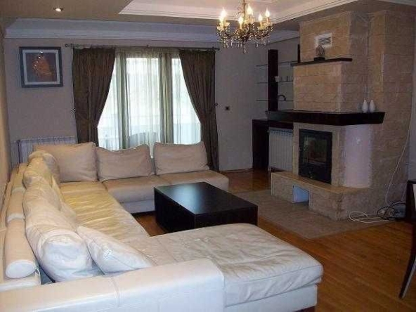 Дава се под наем Тристаен апартамент в Бургас, Възраждане - 90 кв.м за 255 € - Снимка #1