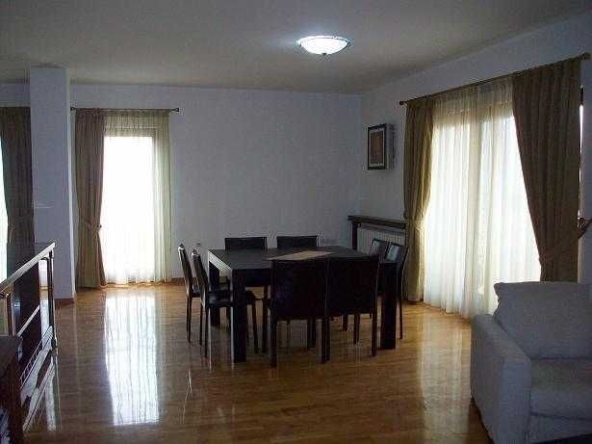 Дава се под наем Тристаен апартамент в Бургас, Братя Миладинови - 86 кв.м за 280.5 € - Снимка #1