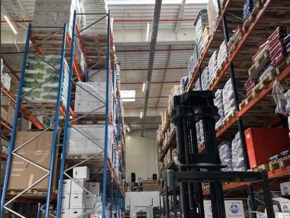 Дава се под наем Склад в Варна, Западна промишлена зона - 1330 кв.м за 7714 € - Снимка #1