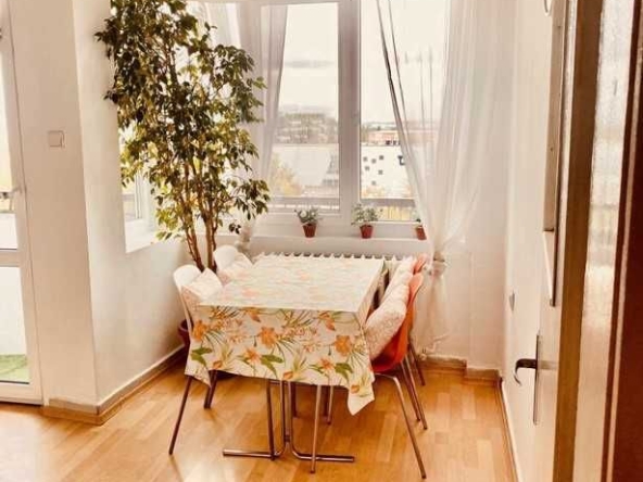 Дава се под наем Тристаен апартамент в София, Младост 1 - 96 кв.м за 612 € - Снимка #1