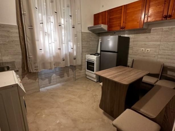 Дава се под наем Тристаен апартамент в София, Център - 80 кв.м за 600 € - Снимка #1