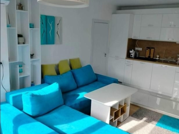 Дава се под наем Тристаен апартамент в София, Изток - 84 кв.м за 887.4 € - Снимка #1