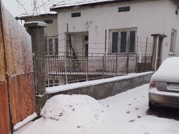 Къща в с. Писарово, Област Плевен - 150 кв.м за 55 €/кв.м - Снимка #1