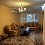 Дава се под наем Тристаен апартамент в Пловдив, Център - 110 кв.м за 450 € - Снимка #1