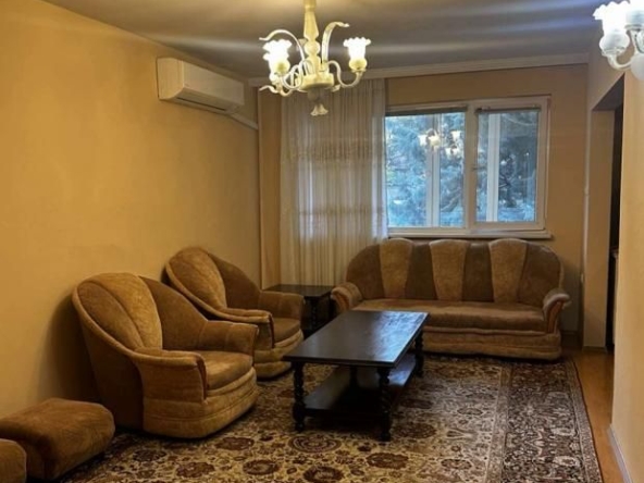 Дава се под наем Тристаен апартамент в Пловдив, Център - 110 кв.м за 450 € - Снимка #1