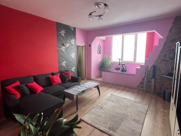 Дава се под наем Тристаен апартамент в София, Захарна фабрика - 78 кв.м за 700 € - Снимка #1