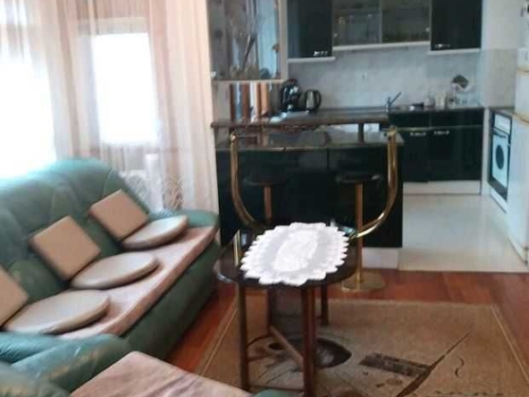 Дава се под наем Тристаен апартамент в Бургас, Център - 110 кв.м за 510 € - Снимка #1