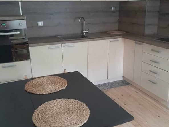 Дава се под наем Етаж от къща в Пловдив, Гагарин - 98 кв.м за 510 € - Снимка #1