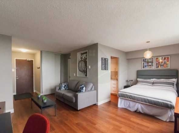 Дава се под наем Едностаен апартамент в Пловдив, Гагарин - 45 кв.м за 219.3 € - Снимка #1