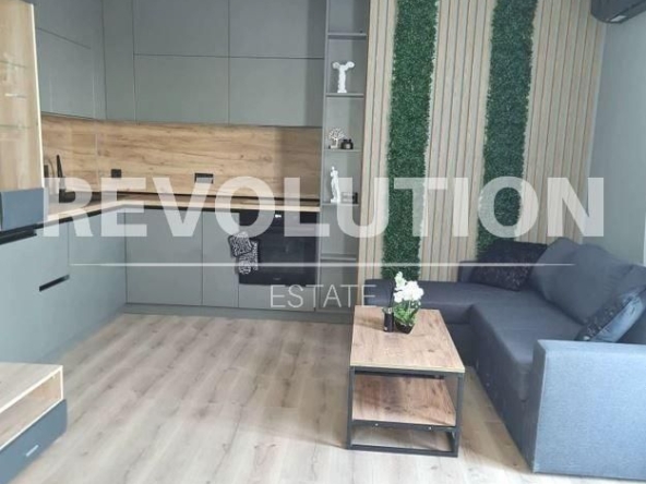 Дава се под наем Двустаен апартамент в Варна, м-т Пчелина - 60 кв.м за 550 € - Снимка #1