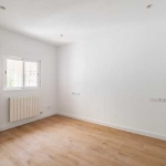 Дава се под наем Тристаен апартамент в Пазарджик, Идеален център - 110 кв.м за 300 € - Снимка #1